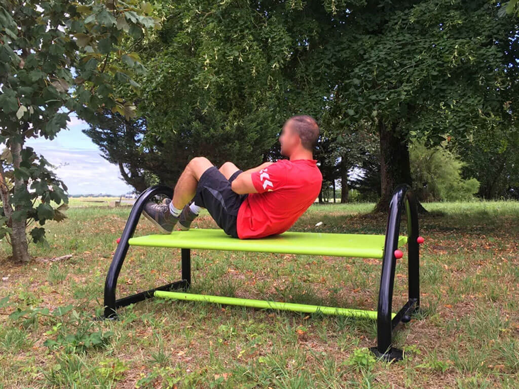 Le banc à abdominaux